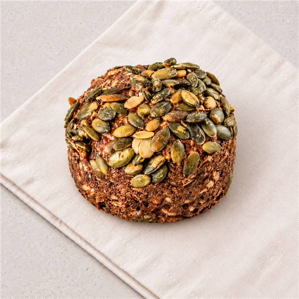 Rugbrødsbolle m. græskarkerner